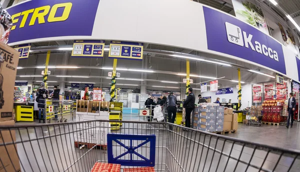 Intérieur de l'hypermarché METRO — Photo