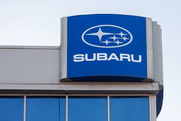 Sinal de concessionária subaru — Fotografia de Stock