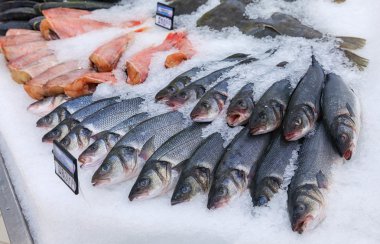 Çiğ balık satış için hazır
