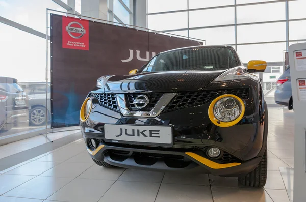 Dentro do escritório do revendedor oficial Nissan — Fotografia de Stock