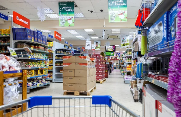 Interior of the supermarket Perekrestok. — Stock Photo, Image