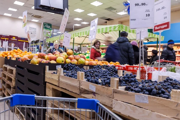 Interiér v supermarketu Perekrestok. — Stock fotografie