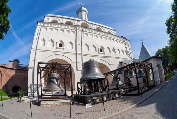 Bell tower av St. Sophia Cathedral i Novgorod Kreml, Ryssland — Stockfoto