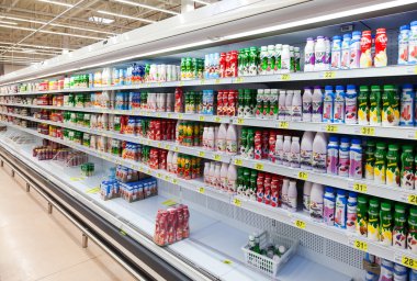 Taze süt Auchan Samara mağaza satış için hazır üretir