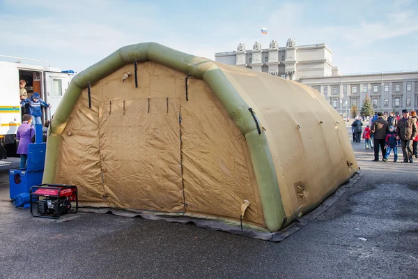 Grote opblaasbare tent sta je op het Kuibyshev plein in Samara, Rusland — Stockfoto