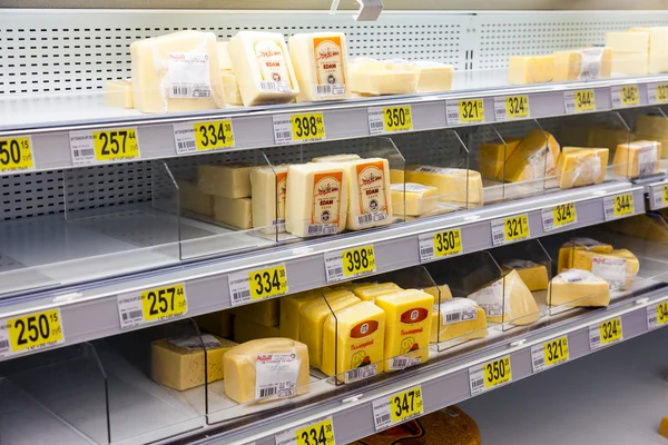 Sale of cheese in the hypermarket Auchan — Stock Photo, Image