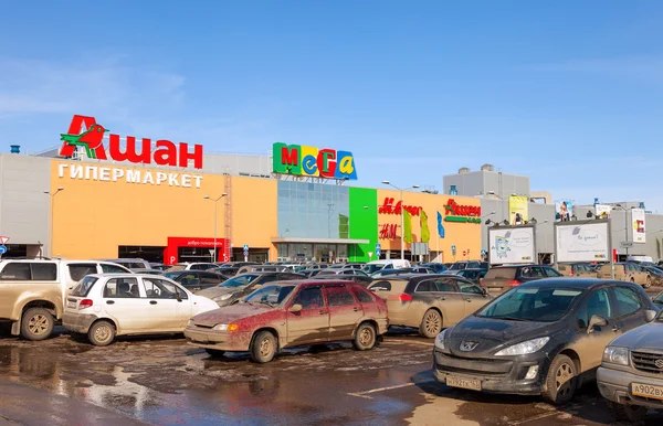 Auchan サマラ ストア。フランスの流通ネットワーク米国 Auchan m — ストック写真