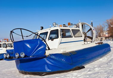 Hovercraft Samara içinde donmuş Volga Nehri'nin buz üstünde