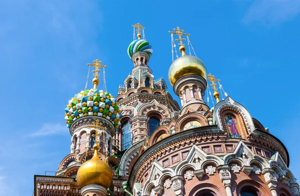 Koepels van de kerk van de Verlosser op het bloed spilled in Sint-petersburg — Stockfoto