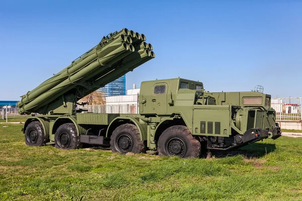 O 9K58 Smerch 300mm Multiple Launch Rocket System (MLRS ) — Fotografia de Stock