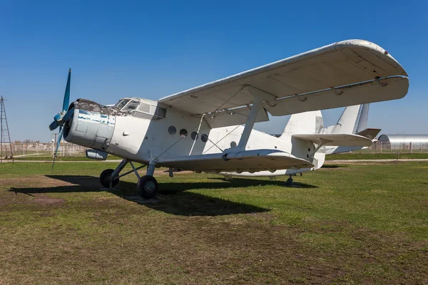 O Antonov An-2 é um biplano monomotor produzido pela União Soviética. — Fotografia de Stock