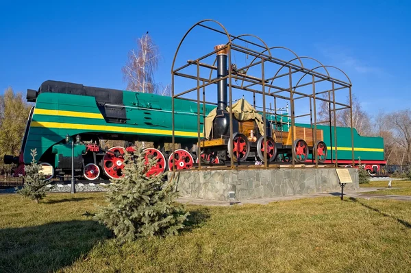 Pociągi w Samara Railway Museum w słoneczny dzień — Zdjęcie stockowe