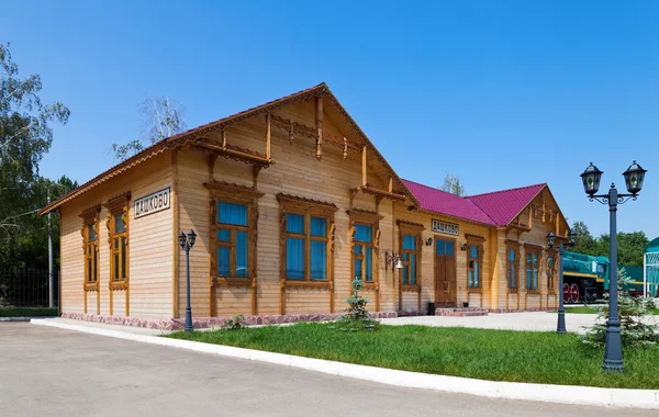 Utsikt över Samara Järnvägsmuseet i solig dag — Stockfoto