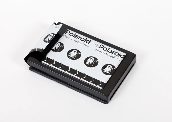 Kassette für Sofortkamera-Polaroid auf weißem Hintergrund — Stockfoto