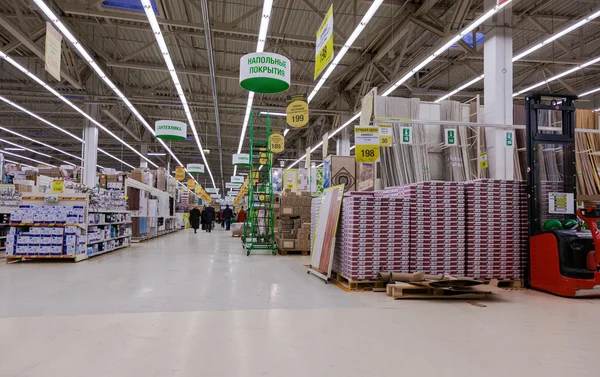 Interior de la tienda Leroy Merlin Samara — Foto de Stock