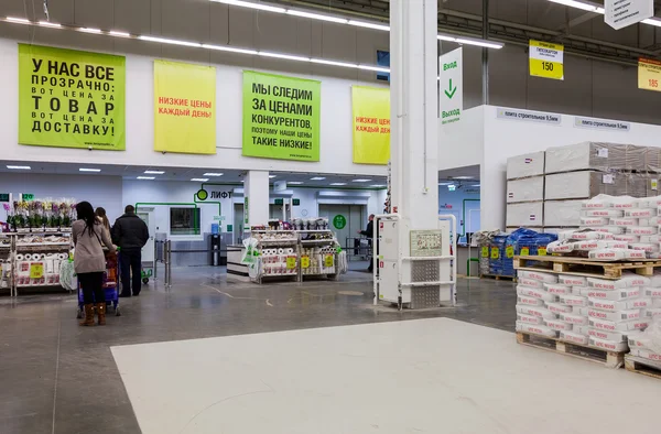 Interior of the Leroy Merlin Samara Store — Stock Photo, Image