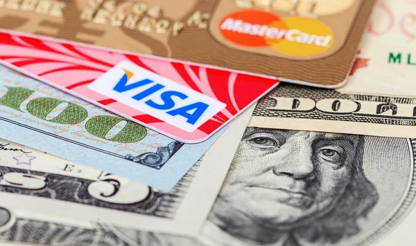 Photo of VISA and Mastercard credit card with american dollars — Stock Photo, Image