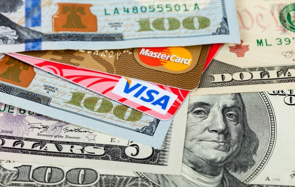 Photo of VISA and Mastercard credit card with american dollars — Stock Photo, Image