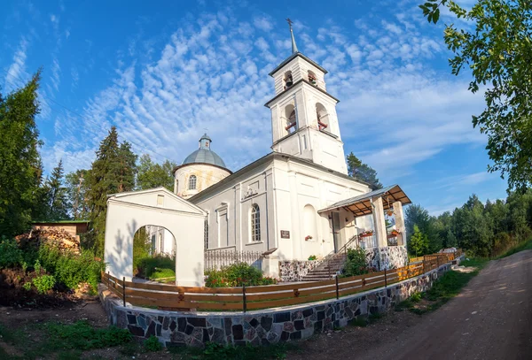 Kilise Tanrı'nın annesi köyde Lubon Tihvin simgesinin — Stok fotoğraf