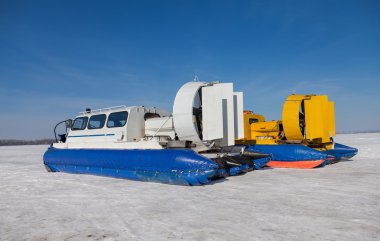 Samara, Rusya Volga dolgu üzerinde hovercraft ışınlama