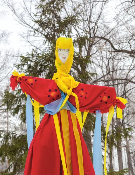 Rusya'nın shrovetide. büyük bebek için yanan. — Stok fotoğraf