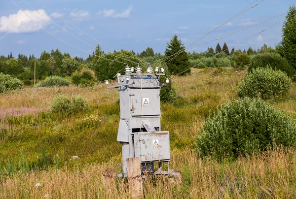 Old power transformer substation in the village — Stock Photo, Image