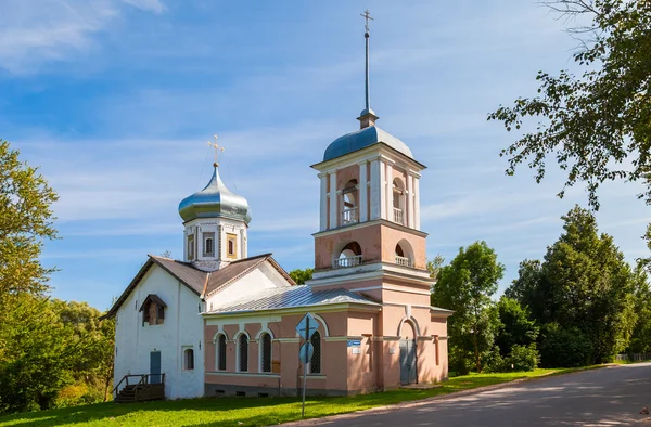 Iglesia de la antigua Trinidad en Velikiy Novgorod, Rusia — Foto de Stock