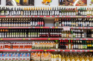 Vitrin alkollü içecekler hipermarket mıknatıs
