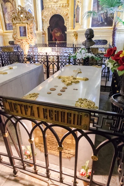 Tomb of Peter the Great in the Peter and Paul cathedral — Stock Photo, Image