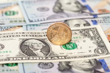 Bir Amerikan Doları jeton banknotlar üzerinde kapat