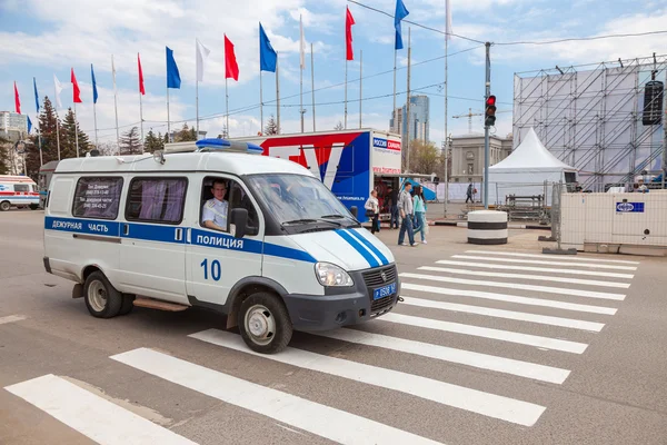 Rosyjski patrol pojazd duri Państwa samochód Inspektoratu — Zdjęcie stockowe