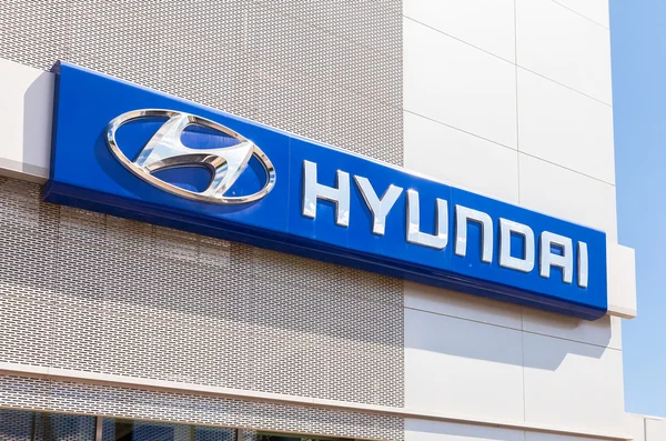 Hyundai dealership sign — Stock Photo, Image