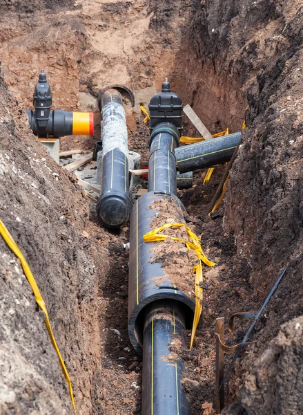 Прокладка подземного трубопровода — стоковое фото
