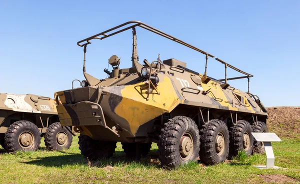 Wheeled armoured personnel carrier BTR-80 with radio station R-1 — Stock Photo, Image