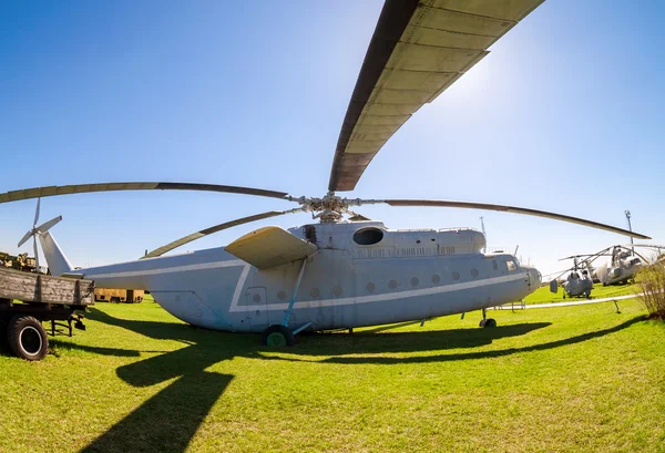 Der schwere russische Militärtransporthubschrauber mi-6 in togliatt — Stockfoto