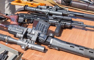 Samara, Rusya - 30 Mayıs 2015: Rus silah. Rus MKE örnekleri