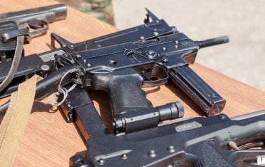 Samara, Rusya - 30 Mayıs 2015: Rus ateşli silahlar. Hafif makineli tüfek Cater
