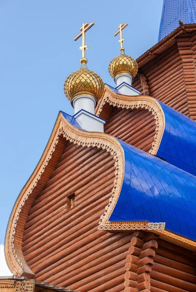 Domes of wooden orthodox church in Samara, Russia — Stock Photo, Image