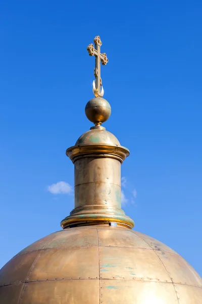 Dome of the St. Isaac's Cathedral in St. Petersburg, Russia — Stockfoto