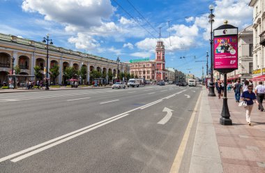 Nevsky Prospect yılında Rusya'nın St. Petersburg kentinde güneşli günü yaz