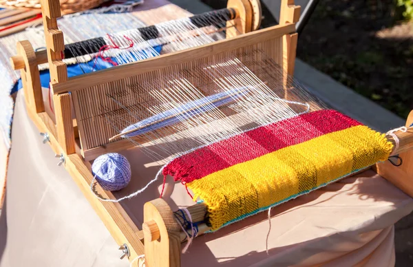 Russian national crafts. Traditional homemade loom — Stock Photo, Image