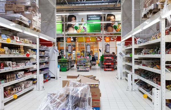 Interior of the hypermarket Karusel. One of largest retailer in — Stock Photo, Image