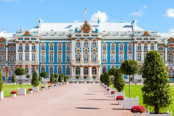 Bågen av byggnadens allmänna personal på Palace Square — Stockfoto