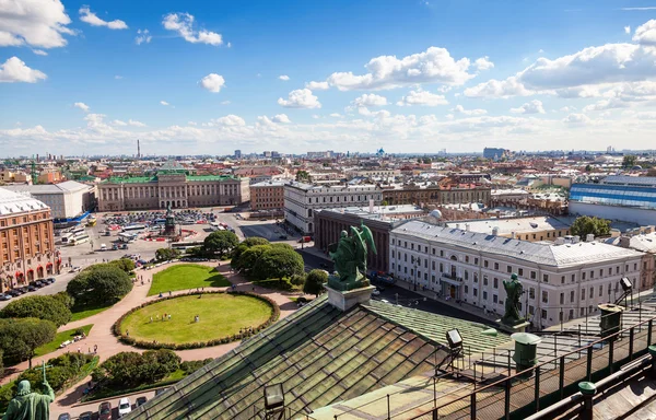 Widok z góry na miasto z tarasu widokowego Świętego Izaaka — Zdjęcie stockowe