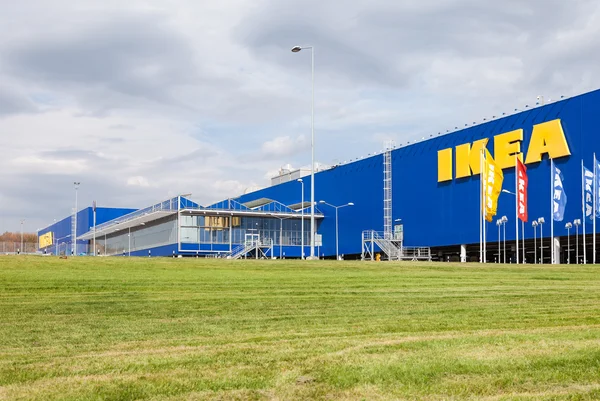 Obchodní dům IKEA Samara v letní den — Stock fotografie