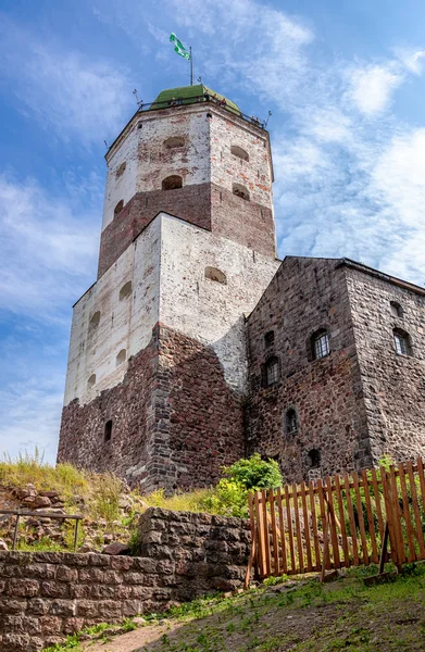 St Olov tower in the old Swedish medieval castle in Vyborg, Russ — Stock Photo, Image