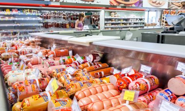 Et ve sosis hipermarket Karusel satışında için hazır