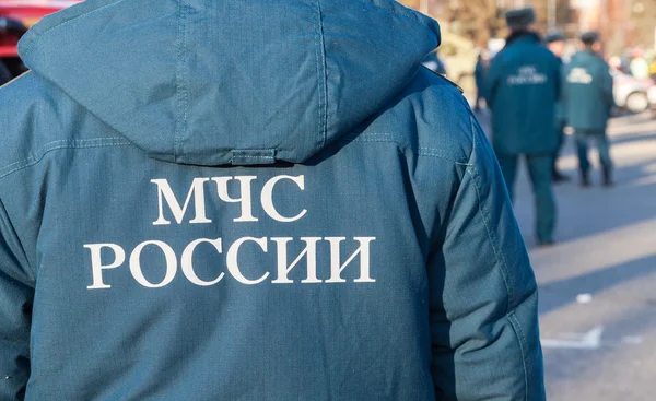 Die Aufschrift "Ministerium für Notfallsituationen Russlands" auf Stockbild