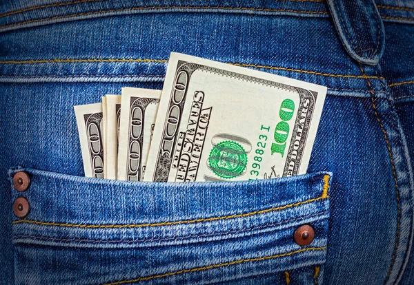 Banconote da cento dollari americani nel taschino dei jeans posteriori — Foto Stock