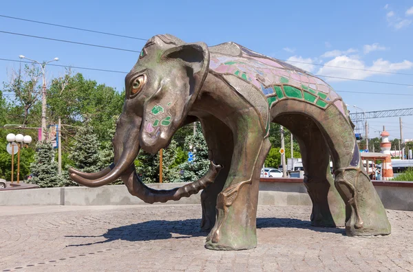 Sculpture Elephant on a city street. Monument was unveiled in 20 — Stock Photo, Image